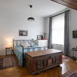 Josephine - Authentic Hospitality Near *